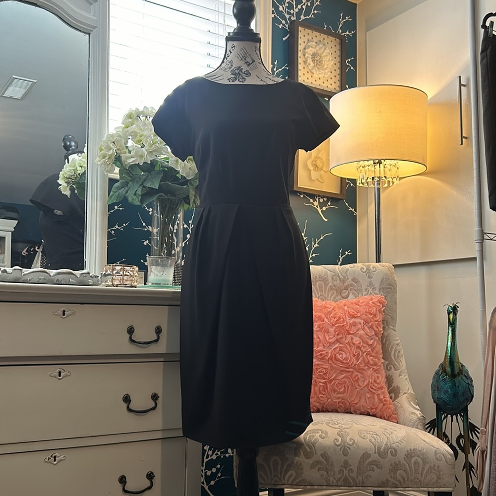 BEAUTIFUL,black dress  BY MAX MARA. Simple yet stunning - Picture 8 of 16